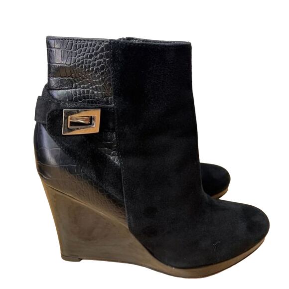 Cole Haan Bootie Womens 5.5 B Martina Wedge Ankle Black Suede Embossed Leather - Picture 3 of 13